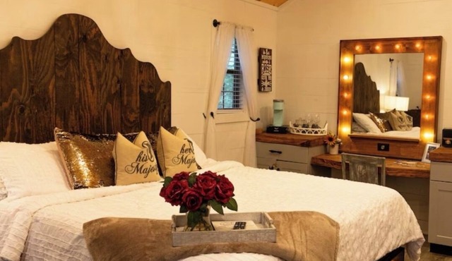 Tranquility Cabin - experience the wild wonders of Oak Meadow Ranch