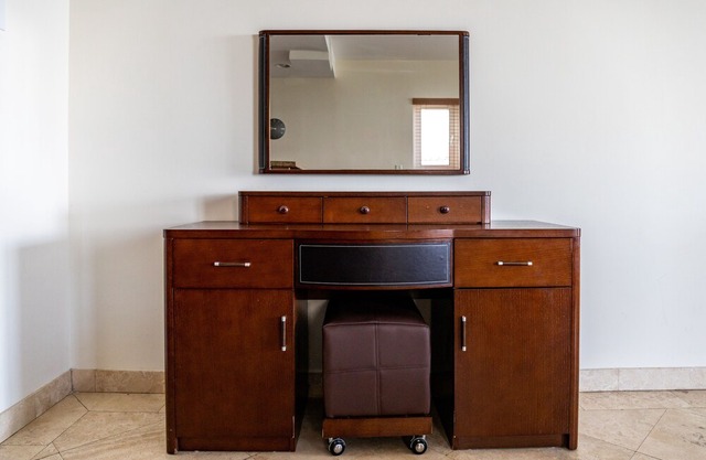 1 BD,1.5 Bathroom, Beautiful Condo.