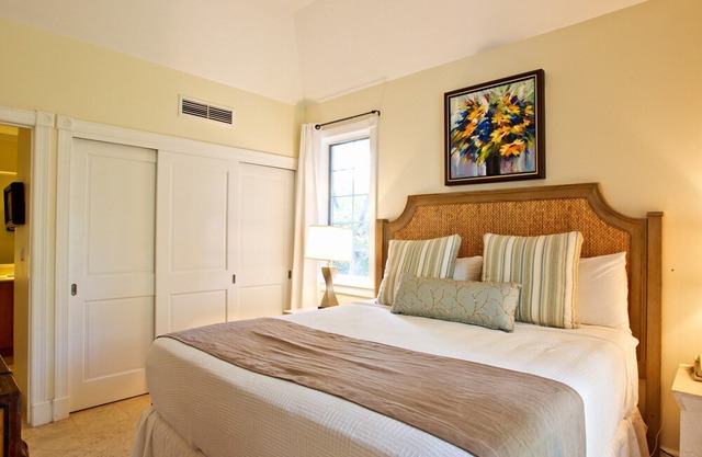 1st Floor, 2 Bedrooms, 2 Bathrooms, Pool/Garden View Villa (sleeps 4-5)