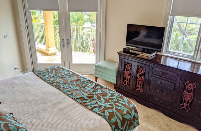 3rd Floor, 3 Bedrooms, 3 Bathrooms, Ocean Front Villa (sleeps 6-7)