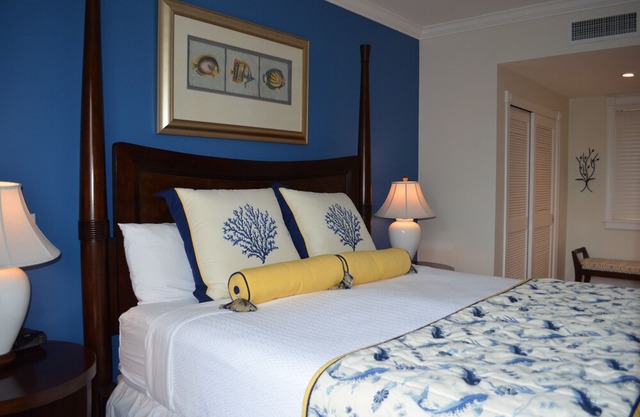 3rd Floor Deluxe, 2 Bedrooms, 2 1/2 Bathrooms, Ocean Front Villa (sleeps 4-5)