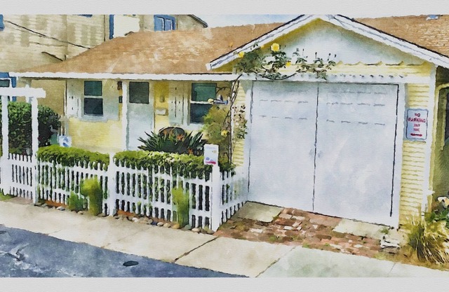 4 houses from Twin Lakes Beach. 2 minute walk to the Crow’ Nest and El Palomar