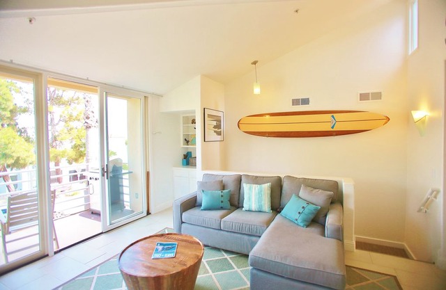 Capitola Dreamin - oceanview condo in the heart of Capitola Village!