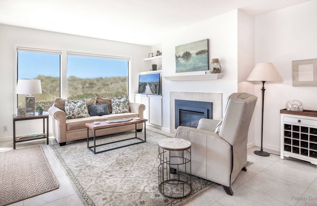 Pajaro Dunes Resort: Beachfront Bliss Stunning 2-Bedroom Condo with Dune Views