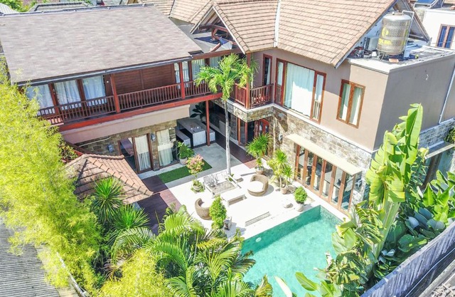 Rent a Luxury Villa in Bali Close to the Beach, Bali Villa 1167