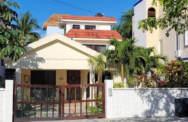 Señor Pedro Suite - spacious one bedroom located one block from the beach