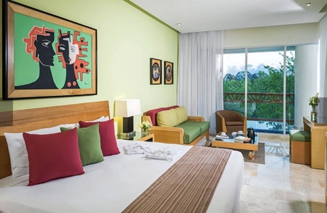 THE GRAND MAYAN ONE BEDROOM SUITE
