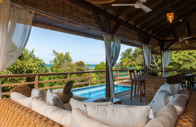 Veuve Noire - Private pool + Free Wifi + Outdoor Showers