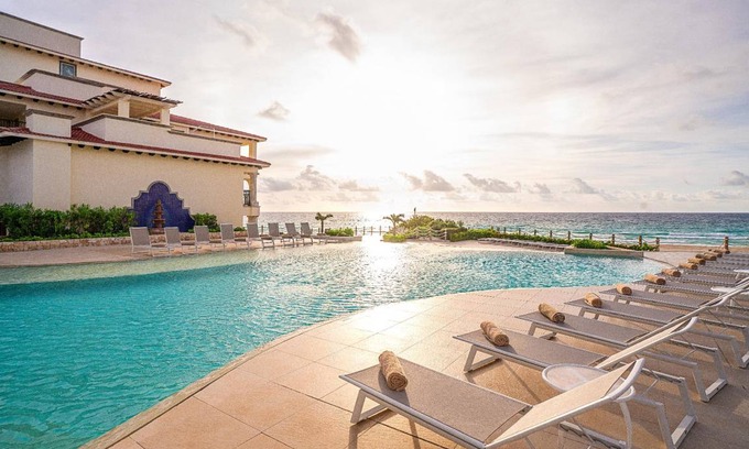 Punta Cancun Resort | 103 m² Resort ∙ 127 guests