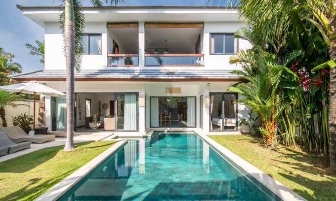 Imam Bonjol Villa | 178 m² Villa ∙ 3 bedrooms ∙ 6 guests