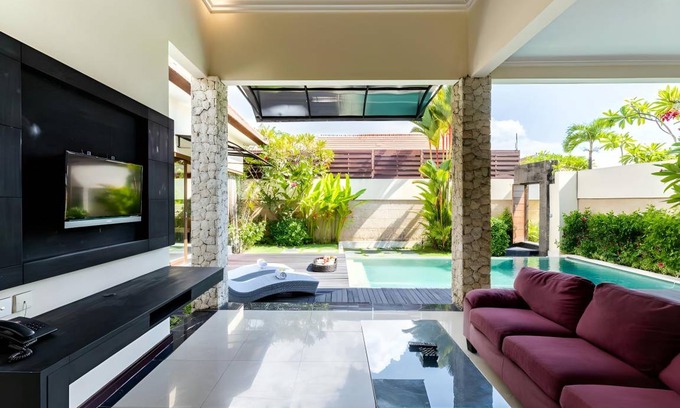 Sunset Road Villa | 200 m² Villa ∙ 1 bedroom ∙ 2 guests