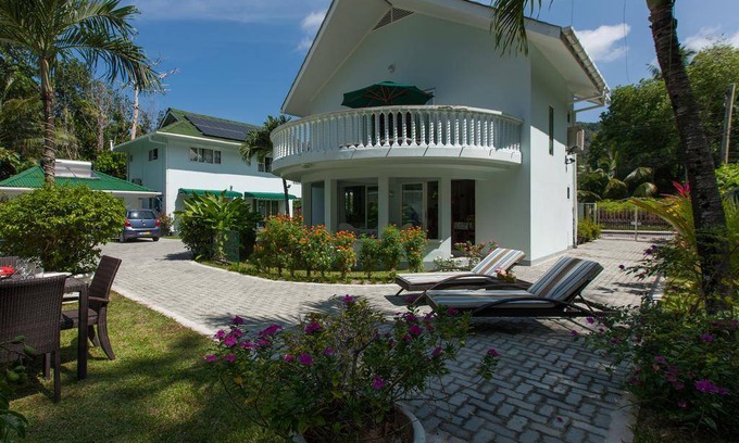 Grand Anse Resort | 220 m² Resort ∙ 3 bedrooms ∙ 9 guests