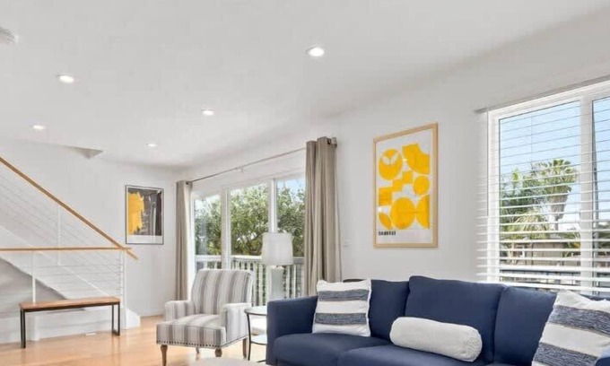 Eastside Santa Cruz House | 3 bedroom home - walk to Twin Lakes & Harbor!