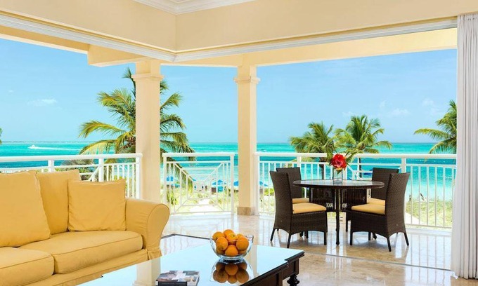 The Bight Resort | 385 m² Resort ∙ 127 guests