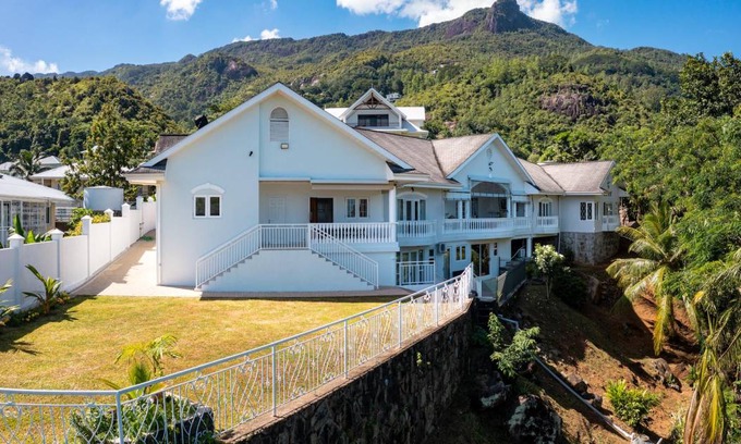 Bel Ombre House | 435 m² House ∙ 2 bedrooms ∙ 6 guests