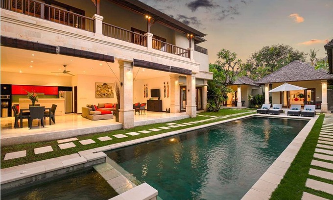 Central Seminyak Resort | 600 m² Resort ∙ 4 bedrooms ∙ 9 guests