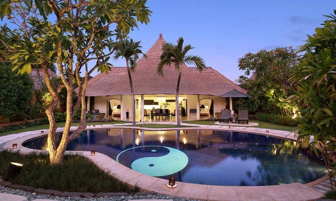 Sunset Road Villa | 600 m² Villa ∙ 3 bedrooms ∙ 6 guests