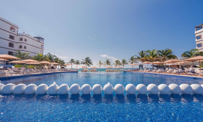 Puerto Morelos Hotel | 603 m² Hotel ∙ 3 bedrooms ∙ 127 guests
