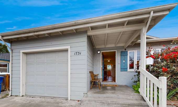 Westside Santa Cruz House | 98 m² House ∙ 3 bedrooms ∙ 6 guests