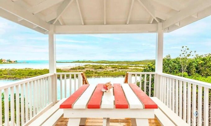 Ocean Point House | Beach Cottage with Amazing Chalk Sound Views!