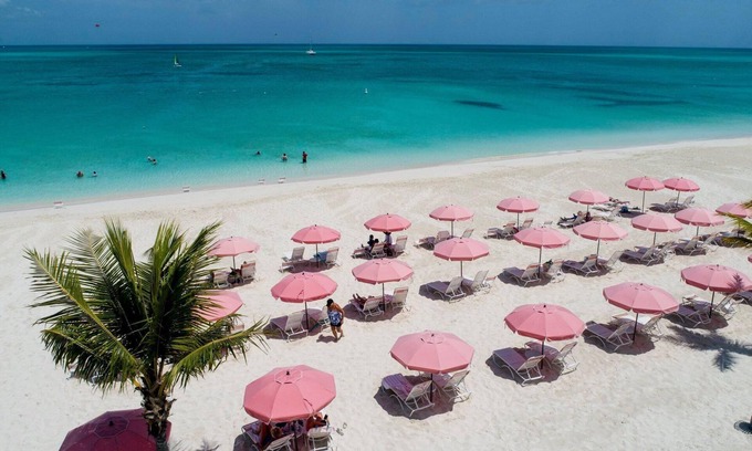 Grace Bay Condo | BEST LOCATION on Grace Bay! PLAZA at OCW, No Car Needed!