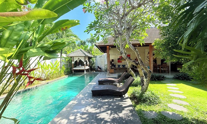 Drupadi Villa | BUNGA NEIL VILLA SEMINYAK 3 BEDROOMS - NETFLIX