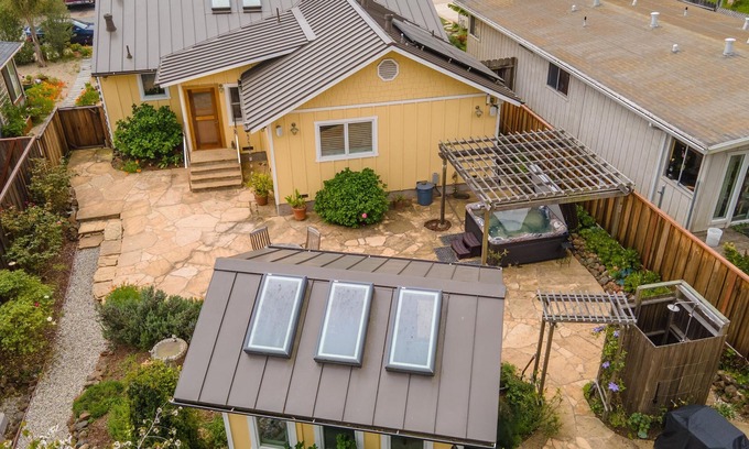 Eastside Santa Cruz House | Butterfly Beach House