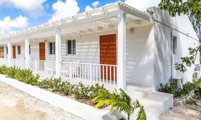 Kew Town Settlement Apartment | Buttonwood Lodge Unit #1