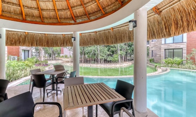 Villa Juarez Apartment | Chandelier B102 @ Lagunas