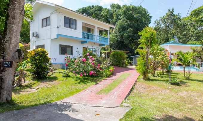 Anse Boileau House | Chez Julie