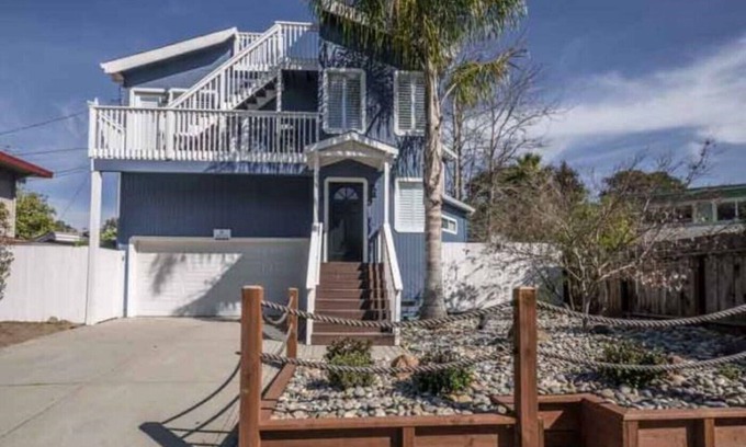 Rio del Mar House | Chic Rio del Mar Oasis