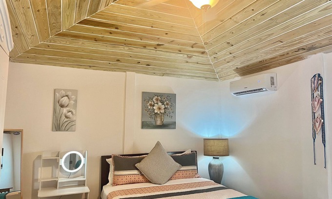 Venetian Road Settlement House | Cozy one Bedroom Apartment #C in Venetian Site