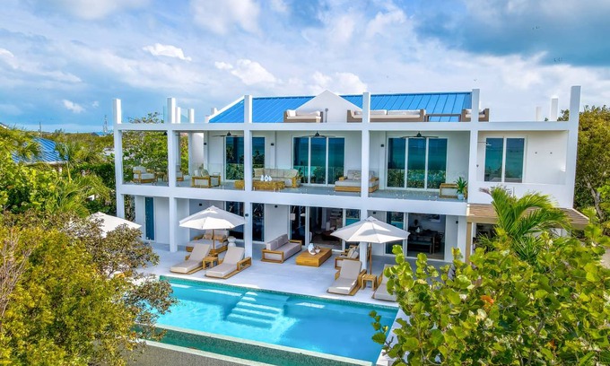 Providenciales House | House ∙ 6 bedrooms ∙ 12 guests