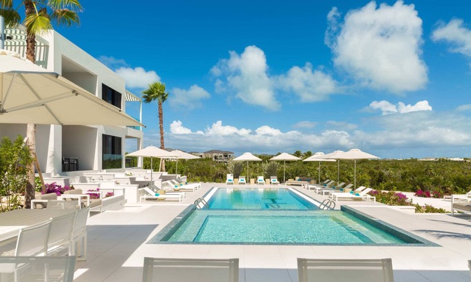 Long Bay Condo | Oceanfront & Infinity Pool View! Free Breakfast now 'til end June!