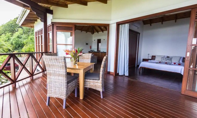 Port Glaud Villa | Private Ocean View Villa 3