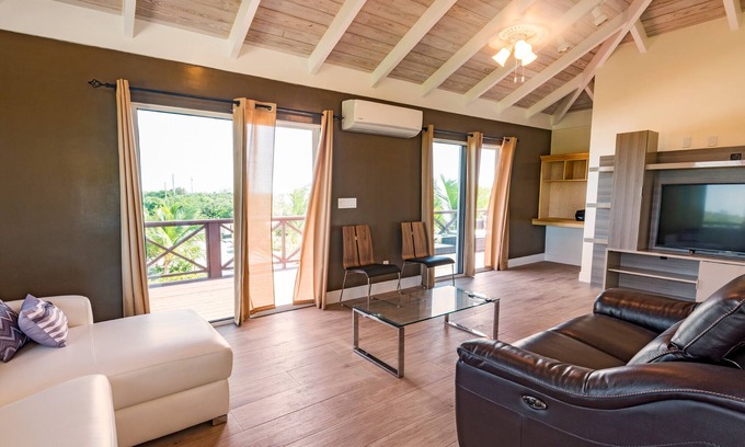Long Bay Hills Villa | Sea La Vie - Beachside 2 Bedrooms Unit #4, with ocean views