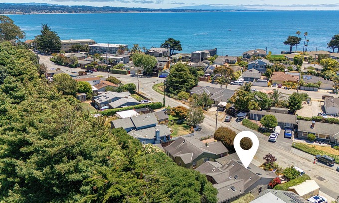 Opal Cliffs House | Sleeps 8 in the Jewell Box close to Privates and Pleasure Point