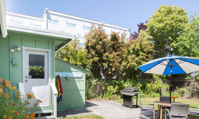 Eastside Santa Cruz House | Sunny Cove Cottage- Dog Friendly