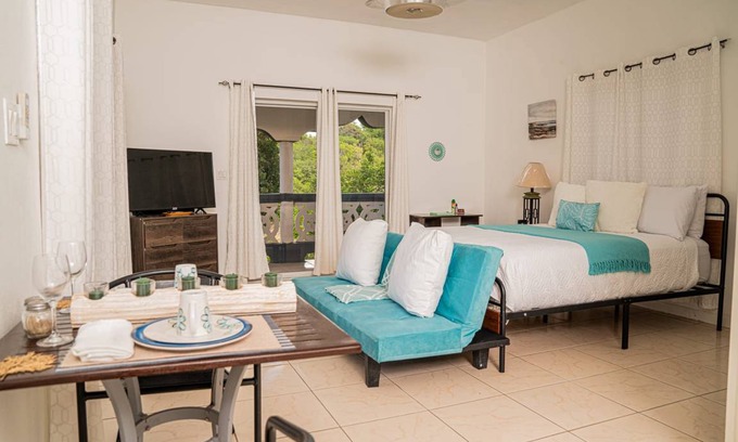 Discovery Bay Villa | 40 m² Villa ∙ 1 bedroom ∙ 3 guests
