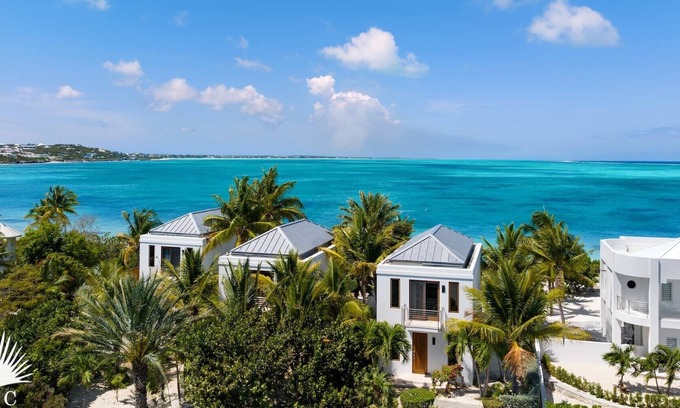 Providenciales House | TC Villas -Ocean Edge -Luxe Private Pool & Beach View