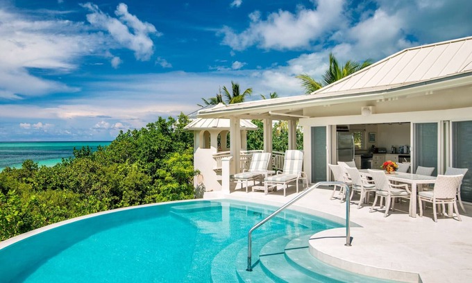 Providenciales House | TC Villas -Turtle Beach -Snorkeling, Kayaks & Family Entertainment