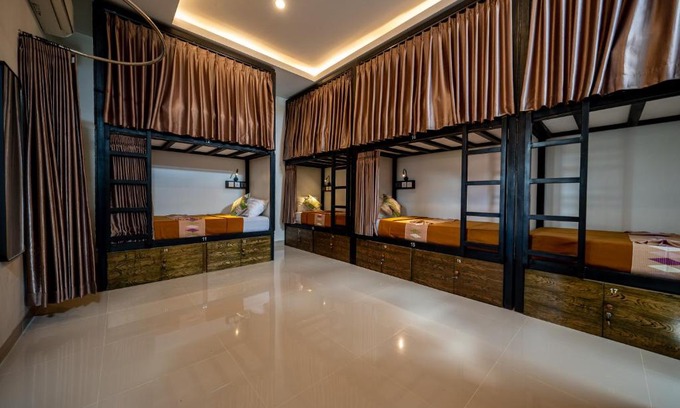 Sampalan Hostel | The Moon Hostel