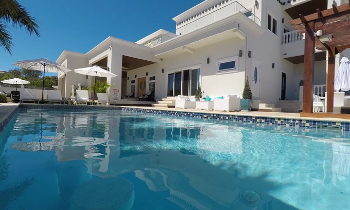 Grace Bay West Villa | The White House TCI and Kenard Cruises Luxury Yacht charter vacation Package