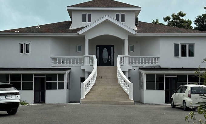 Leeward Settlement Villa | Two Bedrooms En-suite Bathrooms just 2mins away from Grace Bay Beach Newly Renov