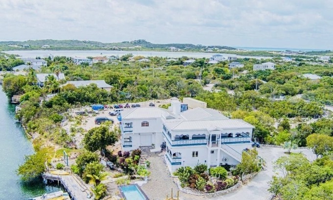 Discovery Bay Apartment | Villa Serenity- (Tranquility Suite)