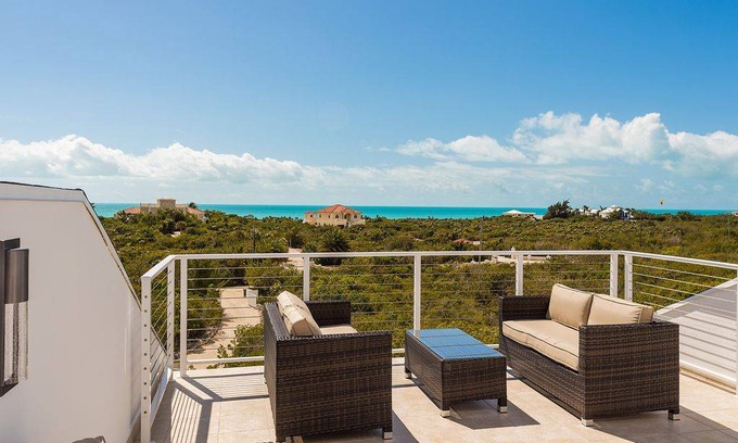 Long Bay Hills Villa | Villa ∙ 2 bedrooms ∙ 4 guests