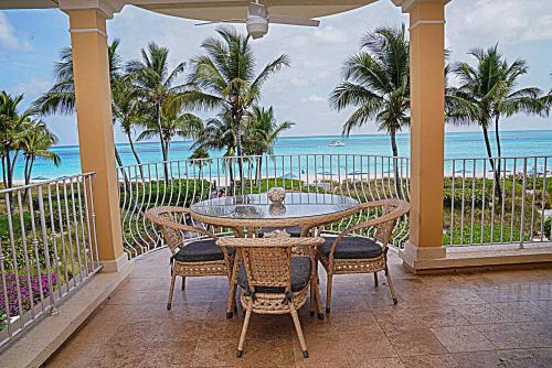 Grace Bay Apartment | Villa Renaissance Unit 205 Grace Bay Beach