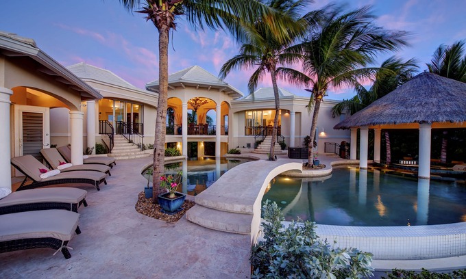 The Bight Villa | Your luxury home sleeps 10 on the World's number one Island and beach
