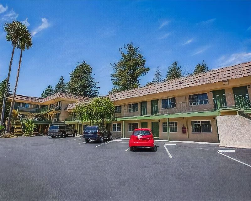 Photo of Buildings in Westside Santa Cruz