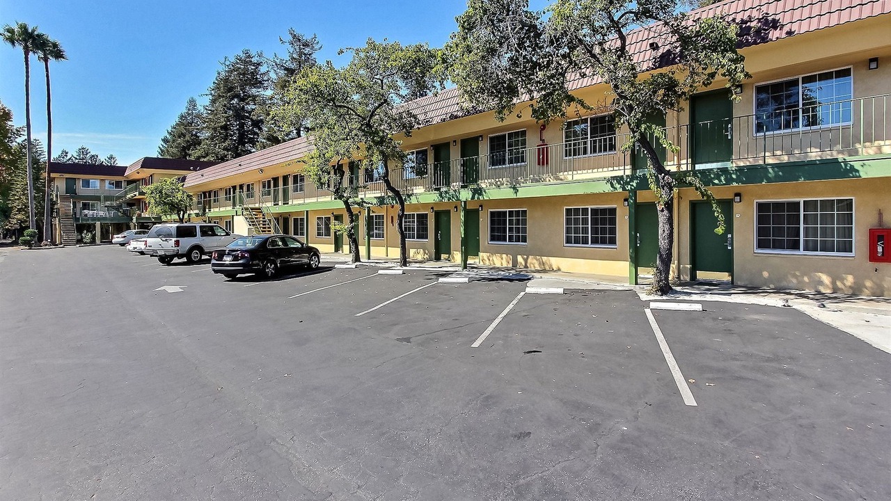 Photo of Buildings in Westside Santa Cruz